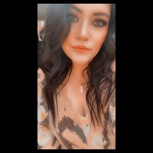 Meet your Posher, April